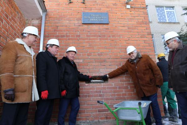 Į Čekiškės P. Dovydaičio gimnaziją įžengė statybininkai