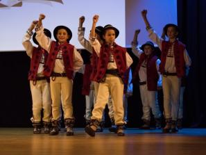 Raudondvaryje šoko ir trypė jaunimas