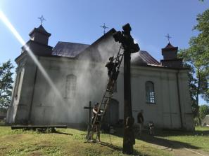 Jaunųjų restauratorių “desantas“ Kauno rajone